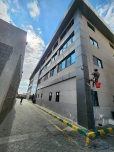 تنظيف واجهات كلادينج وزجاجية